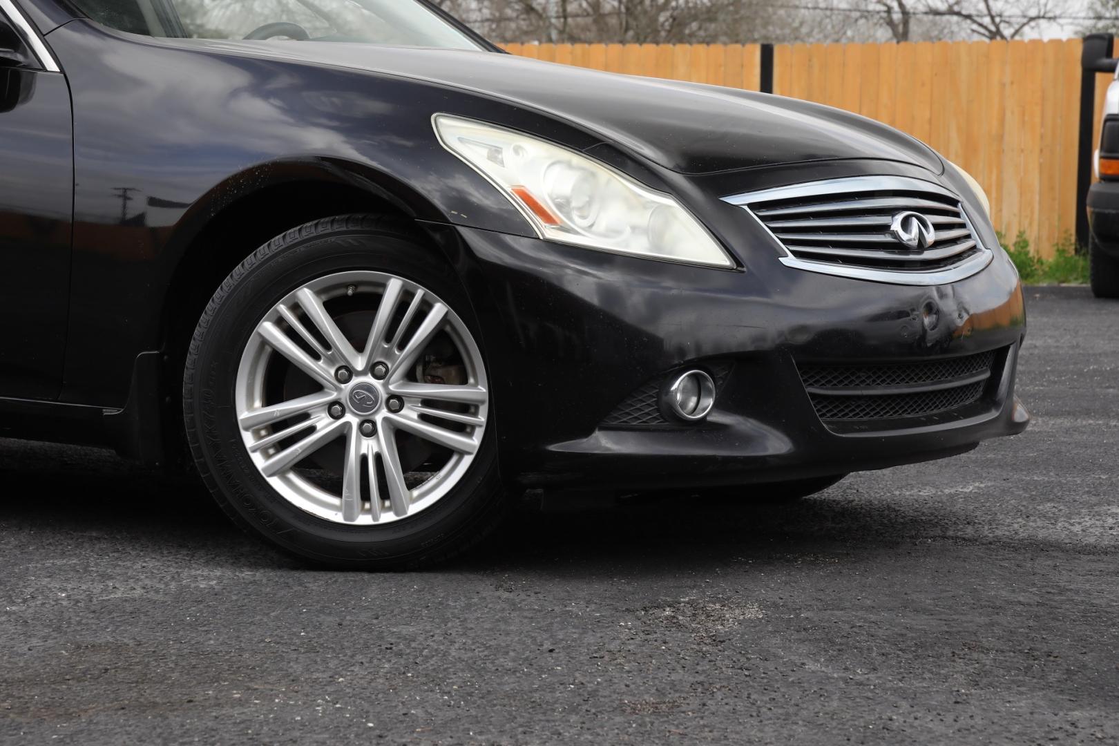 2011 BLACK INFINITI G SEDAN G37x AWD (JN1CV6ARXBM) with an 3.7L V6 DOHC 24V engine, 5-SPEED AUTOMATIC transmission, located at 420 E. Kingsbury St., Seguin, TX, 78155, (830) 401-0495, 29.581060, -97.961647 - Photo#2